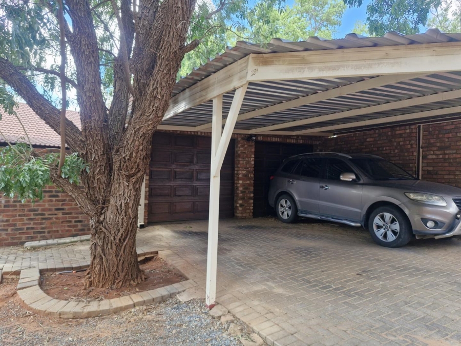 3 Bedroom Property for Sale in Rhodesdene Northern Cape